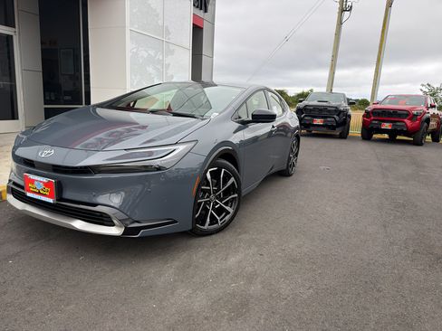 New 2026 Toyota Prius Plug-In Hybrid FWD image 4