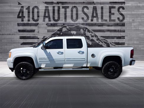 Used 2013 GMC Sierra 2500 Denali w/ Suspension Package, Off-Road AWD/4WD image 7