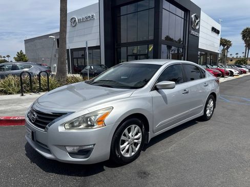 Used 2014 Nissan Altima 2.5 S w/ Display Audio Package FWD image 1