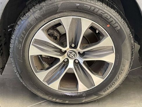 Used 2020 Toyota Highlander XLE image 11