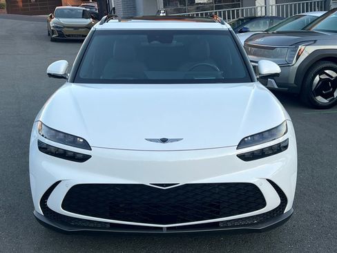 Used 2023 Genesis GV60 Advanced image 2