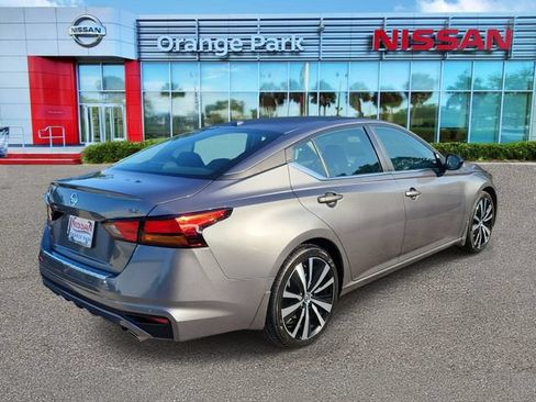 Used 2022 Nissan Altima 2.5 SR FWD image 2