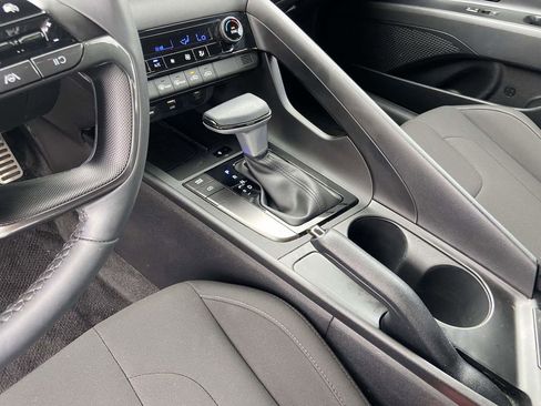Certified 2025 Hyundai Elantra Sport FWD image 19
