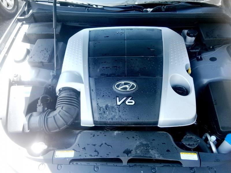 Used 2011 Hyundai Genesis 3.8 RWD image 8