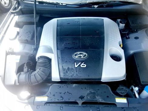 Used 2011 Hyundai Genesis 3.8 image 8