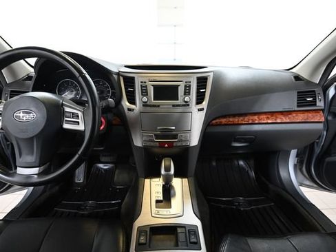 Used 2012 Subaru Outback 2.5i Limited w/ Moonroof Pkg AWD/4WD image 2