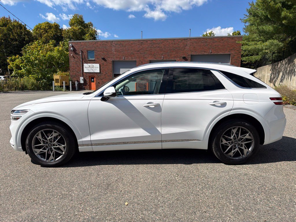 Used 2022 Genesis GV70 2.5T w/ Select Package AWD/4WD image 3