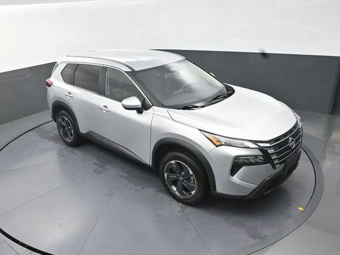Used 2024 Nissan Rogue SV FWD image 23