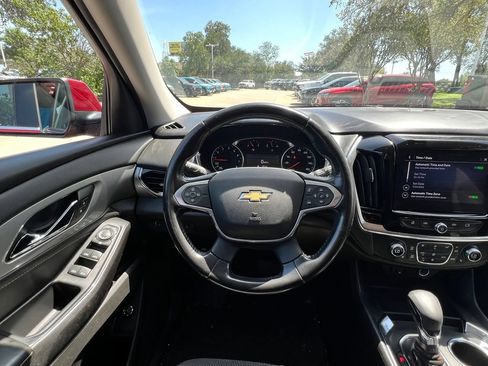 Used 2021 Chevrolet Traverse LT FWD image 12