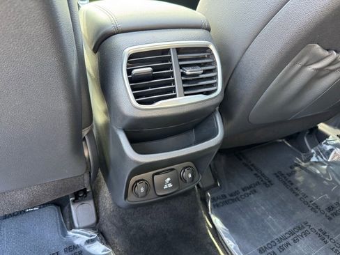 Used 2020 Hyundai Santa Fe Limited image 17