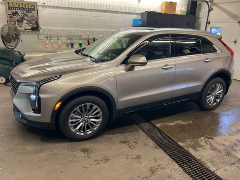 Used 2024 Cadillac XT4 Premium Luxury w/ Active Safety Package image 7