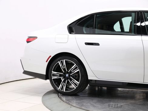 Used 2025 BMW 740i xDrive w/ Executive Package AWD/4WD image 79