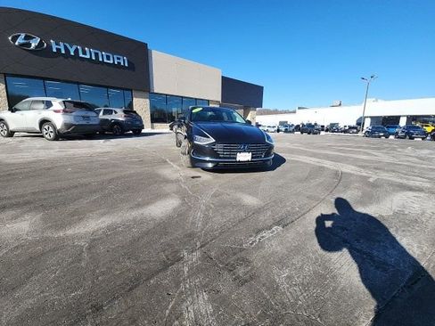 Used 2023 Hyundai Sonata Limited w/ Cargo Package FWD image 1