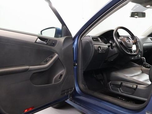 Used 2017 Volkswagen Jetta SE FWD image 8