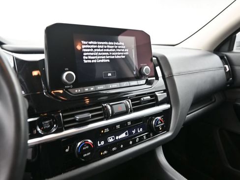 Used 2025 Nissan Pathfinder SV FWD image 23