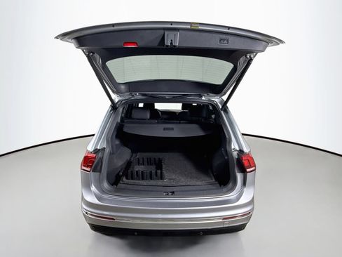 Used 2019 Volkswagen Tiguan SEL Premium R-Line AWD/4WD image 32