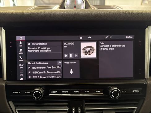 Used 2021 Porsche Macan AWD/4WD image 18