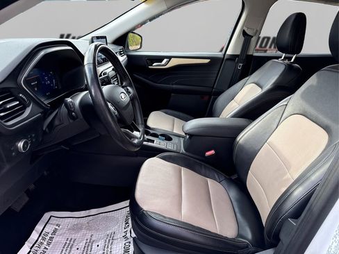 Used 2021 Ford Escape Titanium w/ Titanium Elite Package image 9