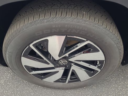 Used 2025 Volkswagen Atlas SE image 9