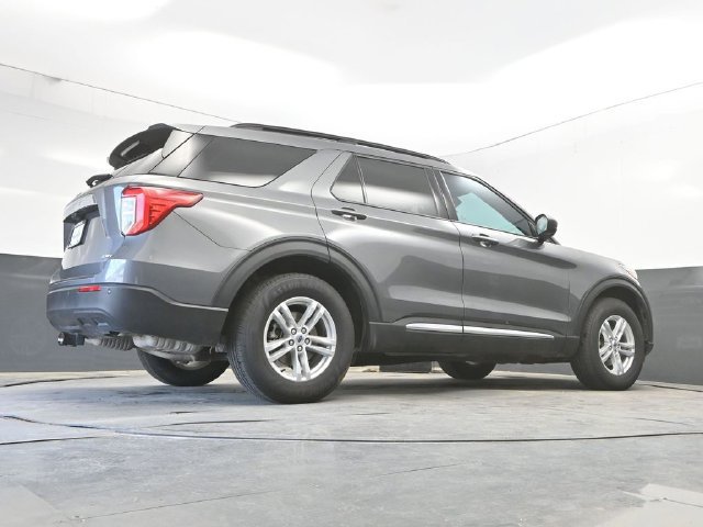Used 2023 Ford Explorer XLT AWD/4WD image 39