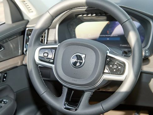 New 2026 Volvo XC90 B6 Plus w/ Protection Package Premier image 27