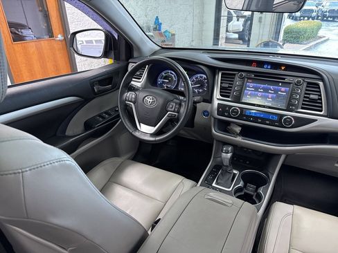 Used 2019 Toyota Highlander XLE image 48