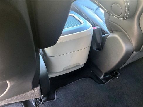 Used 2023 Chrysler Pacifica Touring-L w/ Uconnect Theater Family Group FWD image 35
