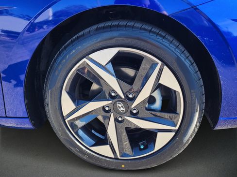 Used 2023 Hyundai Elantra Limited image 9