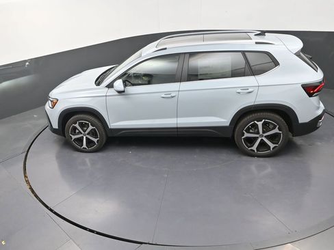 New 2026 Volkswagen Taos SEL image 15