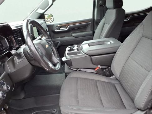 Used 2022 Chevrolet Silverado 1500 LT AWD/4WD image 5