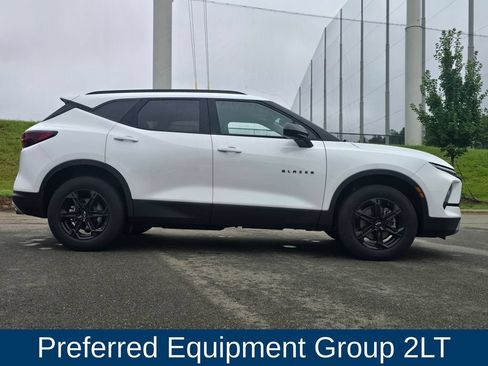 Used 2023 Chevrolet Blazer LT w/ Convenience Package FWD image 2