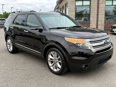 Used 2014 Ford Explorer XLT w/ Equipment Group 202A FWD image 3