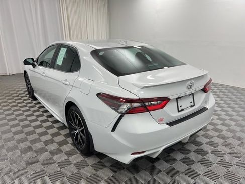 Used 2023 Toyota Camry SE image 6