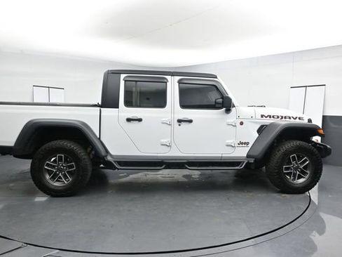Used 2024 Jeep Gladiator Mojave w/ Technology Group AWD/4WD image 9