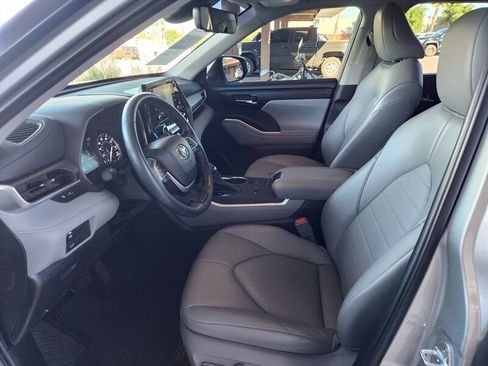Used 2022 Toyota Highlander XLE image 26
