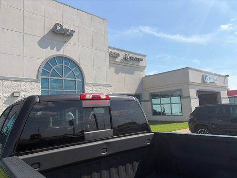 Used 2018 Chevrolet Silverado 1500 LTZ w/ Sport Package AWD/4WD image 9
