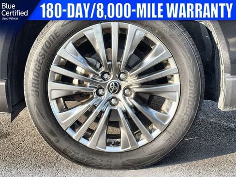 Used 2021 Toyota Venza Limited image 19