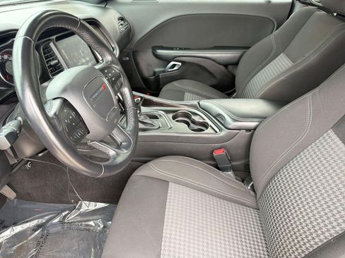 Used 2023 Dodge Challenger SXT RWD image 21