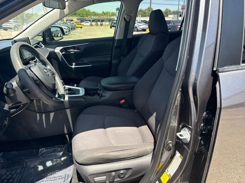 Used 2019 Toyota RAV4 XLE w/ Convenience Package FWD image 11