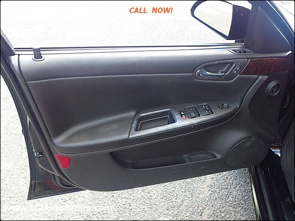 Used 2016 Chevrolet Impala LT FWD image 15