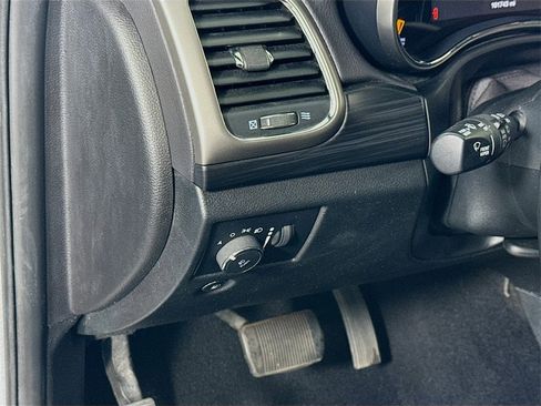 Used 2019 Jeep Grand Cherokee Laredo w/ Security & Convenience Group image 4