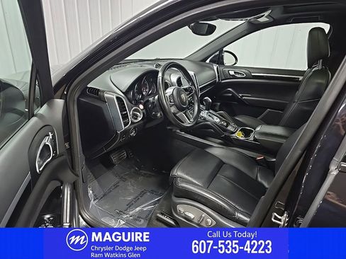 Used 2017 Porsche Cayenne Platinum Edition AWD/4WD image 34