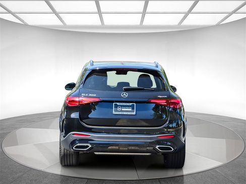 Used 2024 Mercedes-Benz GLC 300 4MATIC image 3