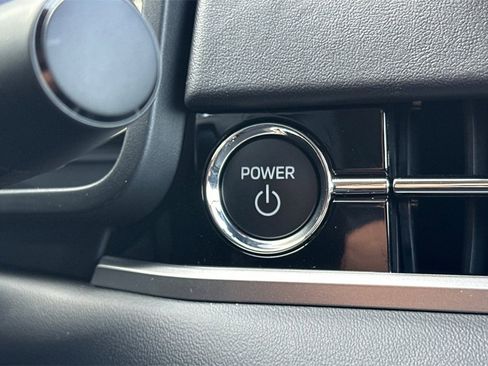 New 2025 Mitsubishi Outlander SE image 23