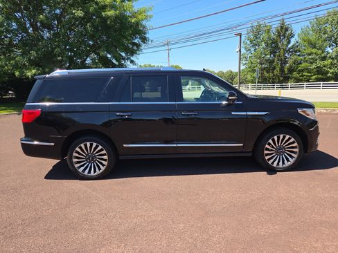Used 2021 Lincoln Navigator L Reserve w/ Luxury Package AWD/4WD image 2