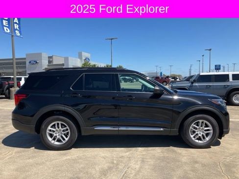 Used 2025 Ford Explorer Active image 8