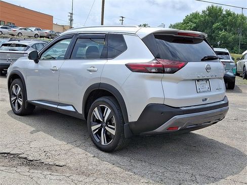 Used 2023 Nissan Rogue SL w/ SL Premium Package image 5