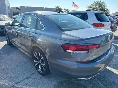 Used 2021 Volkswagen Passat 2.0T SE FWD image 3
