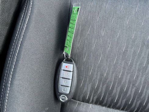 Used 2017 Nissan Rogue SV image 35