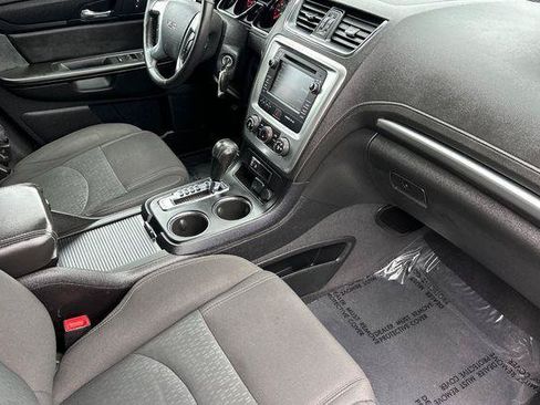 Used 2015 GMC Acadia SLE FWD image 17